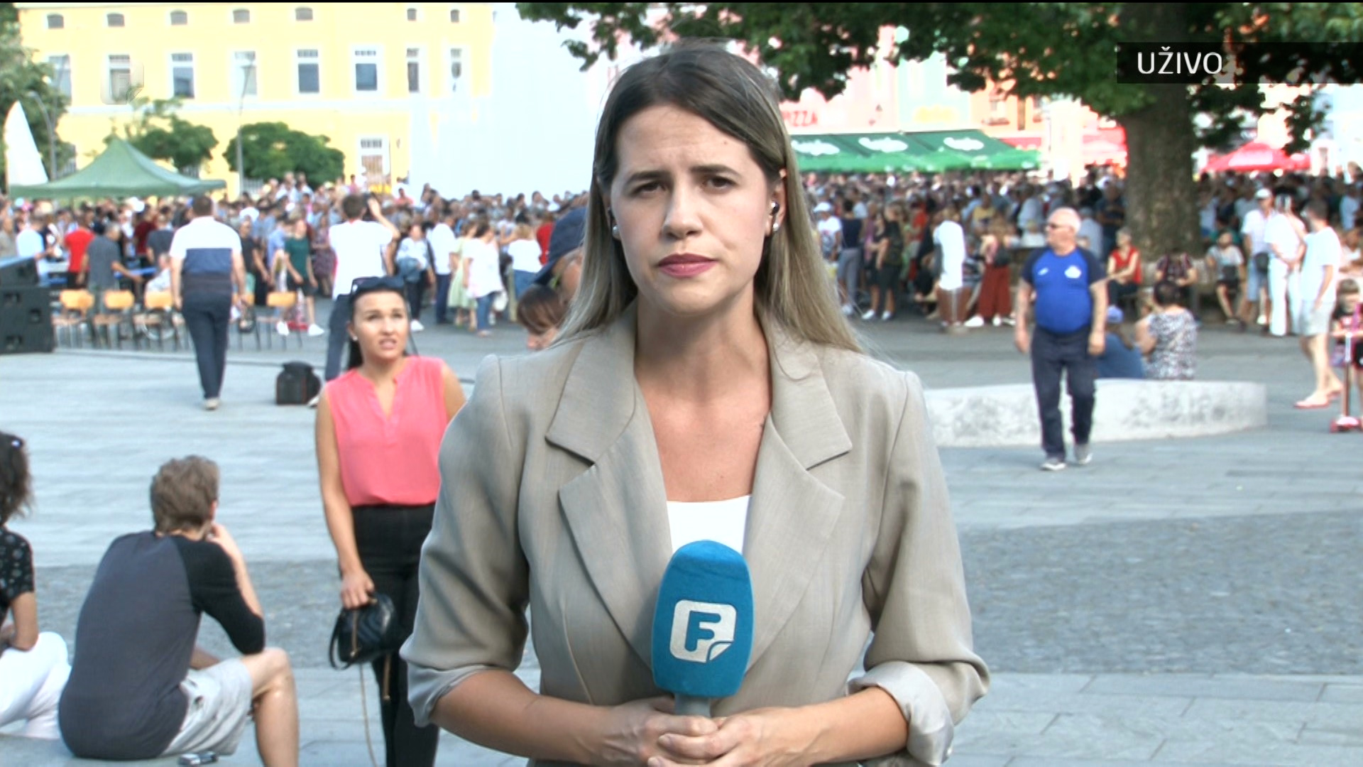 Stotine građana svih generacija na skupu u Tuzli